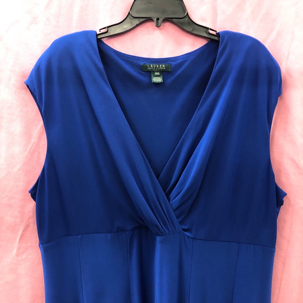 Lauren Ralph Lauren v-neck dress, size 22W. - Picture 2 of 3